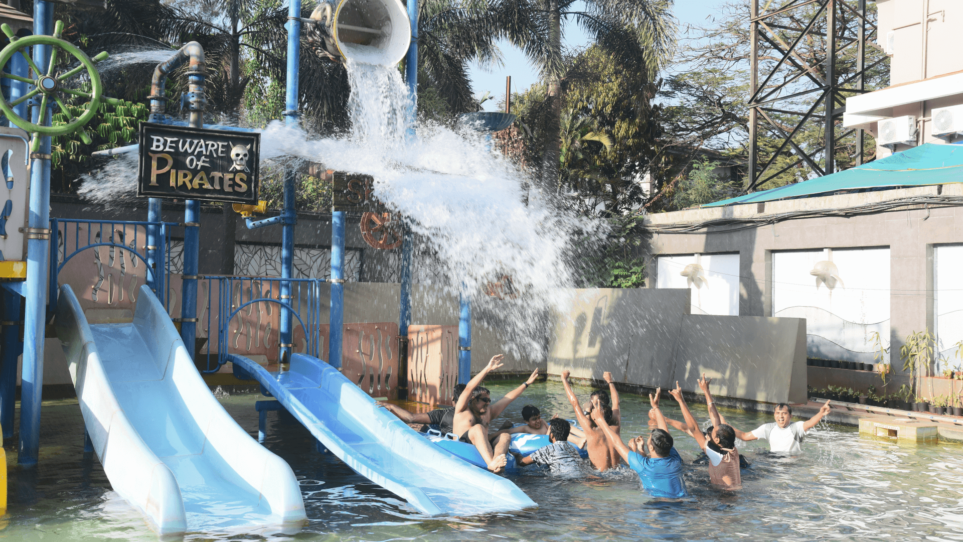 10-rtparty15-pool